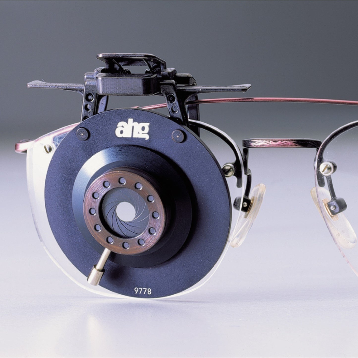 ahg Flip-Up Blinder with Iris for glasses